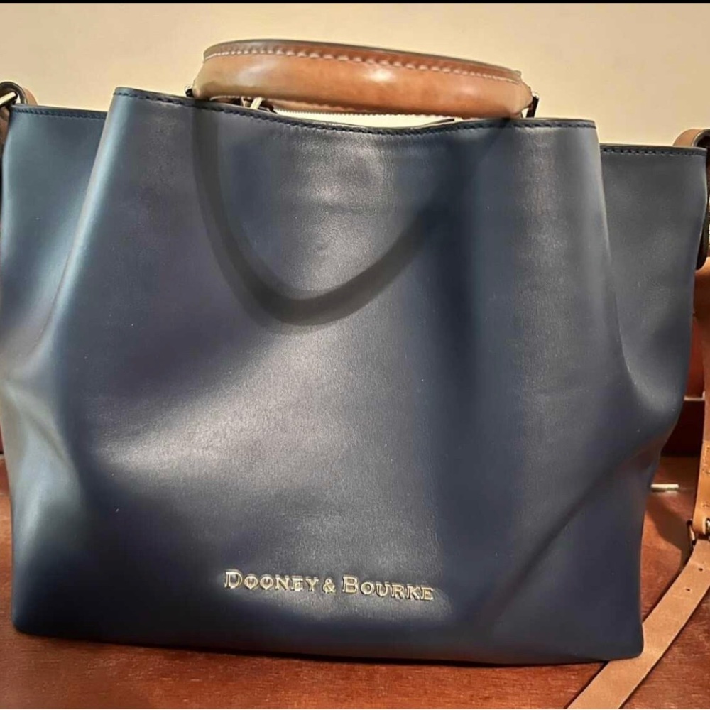 Dooney & Bourke Bag